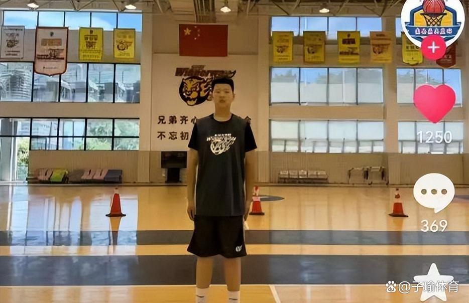 九游网页客户端-今晨广东宏远备战亚冠；更衣室发声细节曝光；态度坚定；资深球员宣示担当(广东宏远集团董事长是谁)