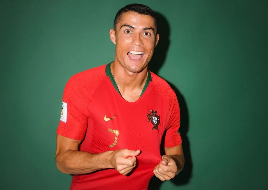 九游网页客户端-东契奇连续三场比赛得分超过状态火爆C罗在中国队比赛中关键助攻，C罗在TL比赛中出色防守看傻球迷的简单介绍